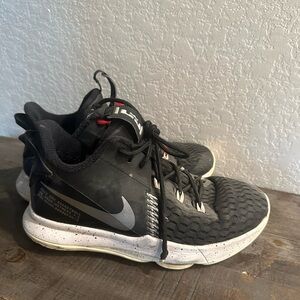 Nike Kids Black and Gray Sneakers